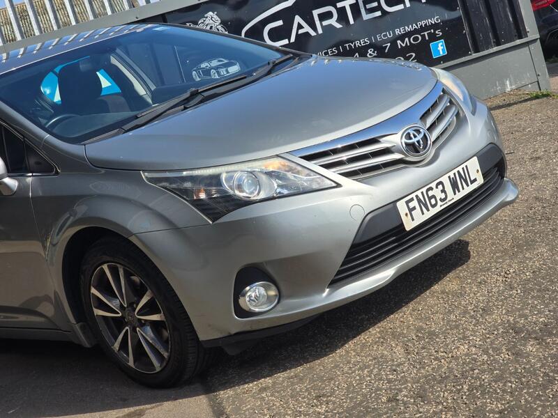 TOYOTA AVENSIS