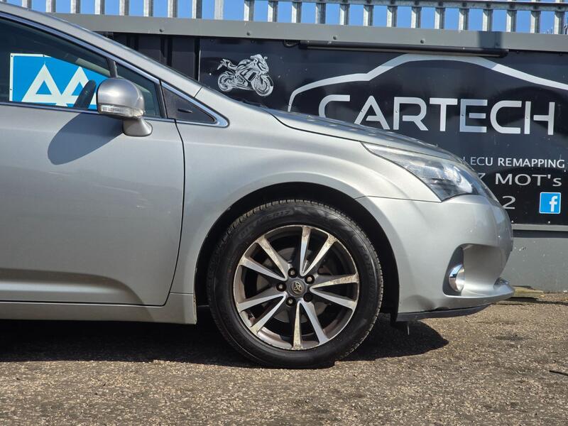 TOYOTA AVENSIS
